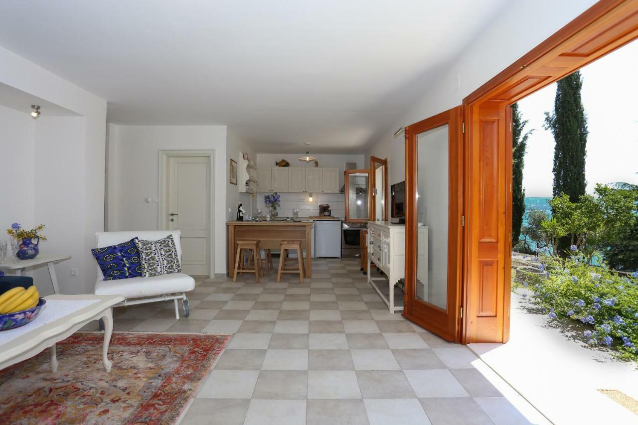 Secret Garden Barada Beach Apartment Trogir Exterior photo