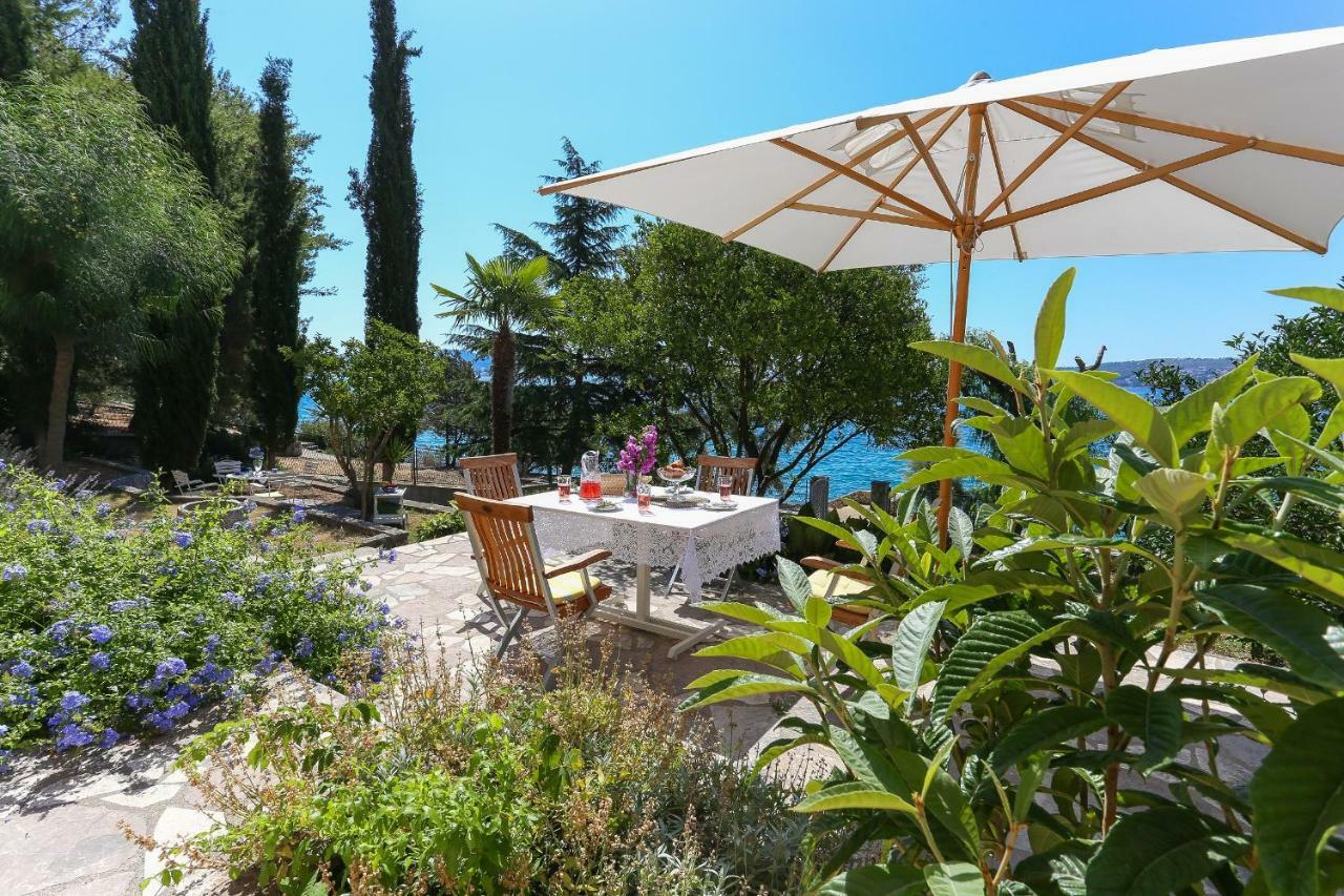 Secret Garden Barada Beach Apartment Trogir Exterior photo
