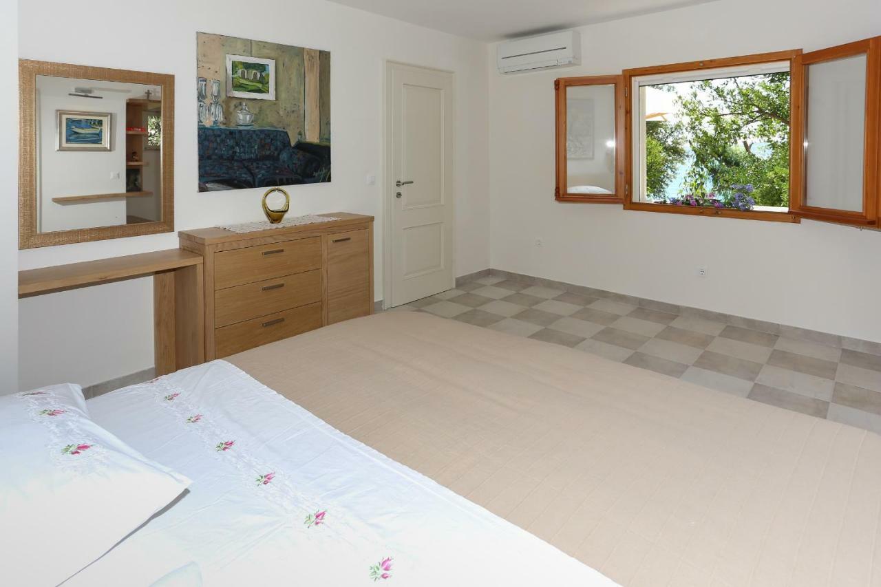 Secret Garden Barada Beach Apartment Trogir Exterior photo